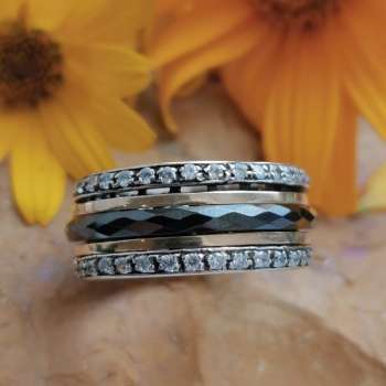 Серебряное кольцо с керамикой, куб.цирконом и золотом SNR3332BCZ
