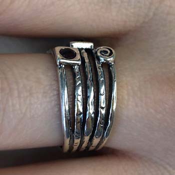 Серебряное кольцо с гранатом 01R510GR