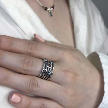 Серебряное кольцо с гранатом 01R510GR