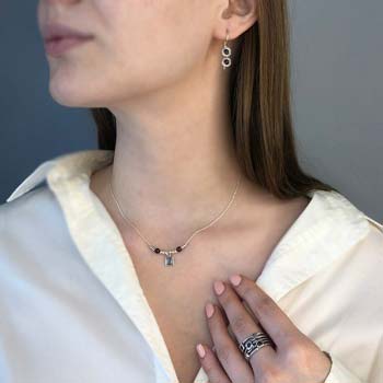 Серебряное кольцо с гранатом 01R510GR