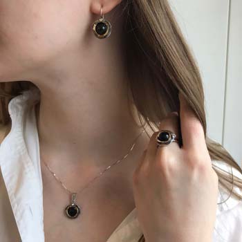 Серебряное кольцо с ониксом, золотом и куб.цирконом MVR1312GON