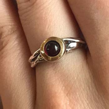 Серебряное кольцо с гранатом и золотом MVR1576GGR