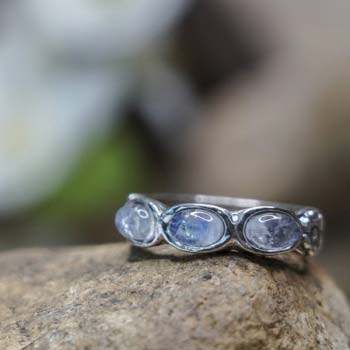 Серебряное кольцо с лунным камнем 01R2770MS