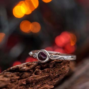 Серебряное кольцо с гранатом MVR1768GR