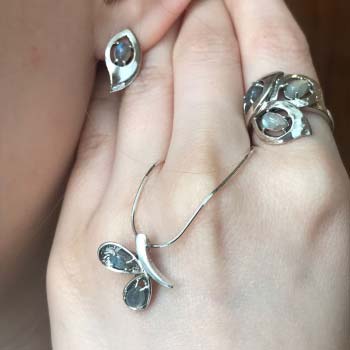 Серебряное колье с лабрадором MVN1627LB