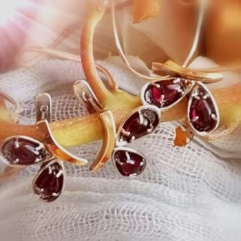 Серебряные серьги с гранатом и золотом MVE1627GGR