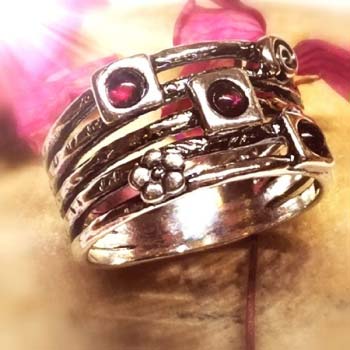 Серебряное кольцо с гранатом 01R510GR