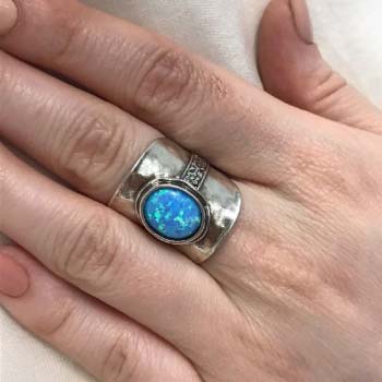 Серебряное кольцо с опалом иск. 01R2730OP