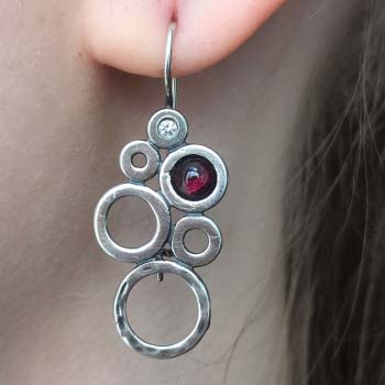 Серебряные серьги с гранатом и куб.цирконом MVE238GR