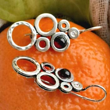 Серебряные серьги с гранатом и куб.цирконом MVE238GR