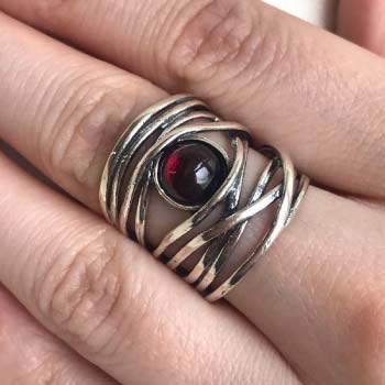 Серебряное кольцо с гранатом 01R896GR