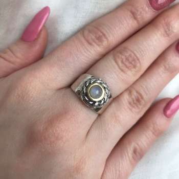 Серебряное кольцо с лунным камнем и золотом MVR1652GMS