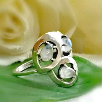 Серебряное кольцо с лунным камнем MVR1629MS
