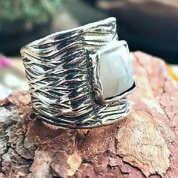 Серебряное кольцо с лунным камнем 01R2557MS