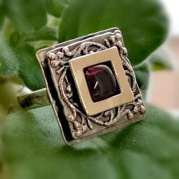 Серебряное кольцо с гранатом и золотом MVR1195GGR
