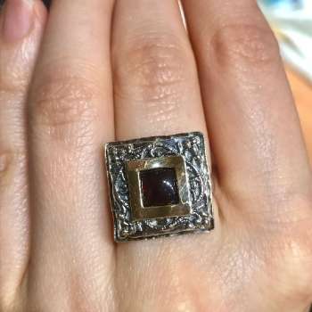 Серебряное кольцо с гранатом и золотом MVR1195GGR