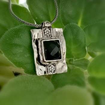 Серебряное колье с ониксом 01N696ON