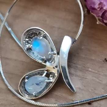 Серебряное колье с лунным камнем MVN1627MS