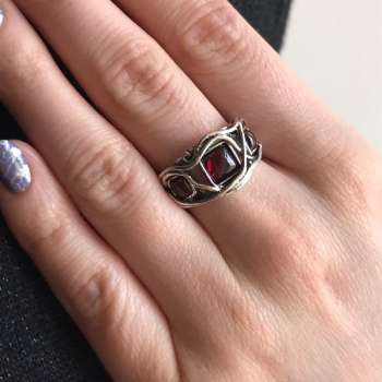 Серебряное кольцо с гранатом 01R942GR