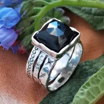 Серебряное кольцо с ониксом 01R374ON