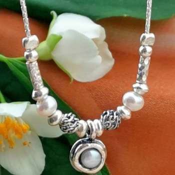 Серебряное колье с жемчугом 01N2755PL