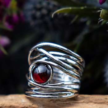 Серебряное кольцо с гранатом 01R896GR