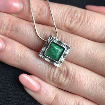 Серебряное колье с жадеитом 01N712/1JD