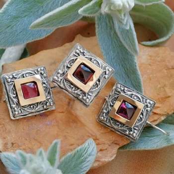 Серебряное кольцо с гранатом и золотом MVR1195GGR