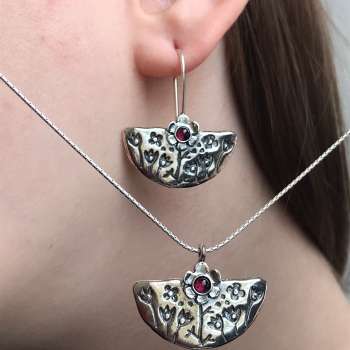 Серебряные серьги с гранатом 01E3457GR
