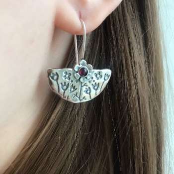 Серебряные серьги с гранатом 01E3457GR