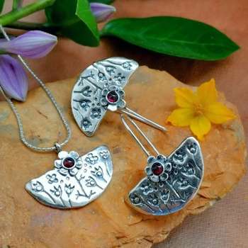 Серебряные серьги с гранатом 01E3457GR