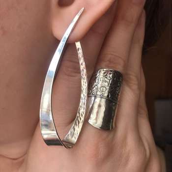Серебряное кольцо 01R2327