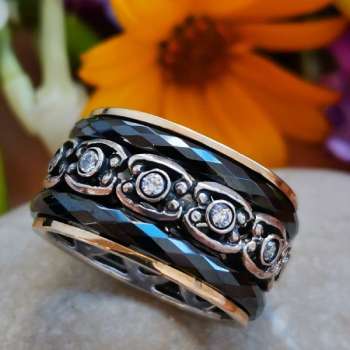 Серебряное кольцо с керамикой, куб.цирконом и золотом SNR3325BCZ