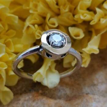 Серебряное кольцо с куб.цирконом и золотом MVR1868GCZ