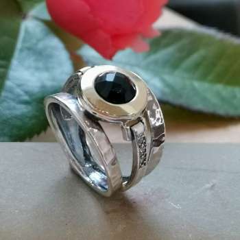 Серебряное кольцо с ониксом, куб.цирконом и золотом MVR1233GON