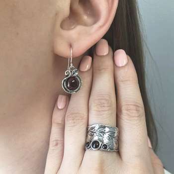 Серебряное кольцо с гранатом 01R1231GR