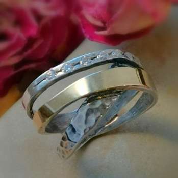 Серебряное кольцо с куб.цирконом и золотом MVR788GCZ