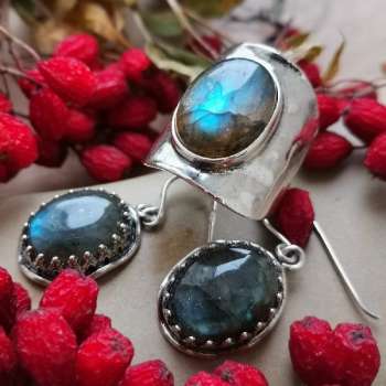 Серебряное кольцо с лабрадором 01R2714LB