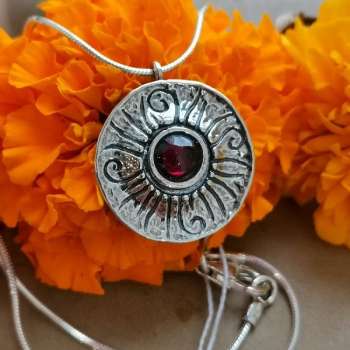 Серебряное колье с гранатом 01N1619GR