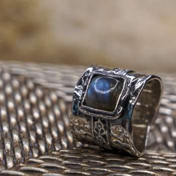 Серебряное кольцо с лабрадором 01R438LB