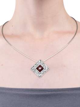 Серебряное колье с гранатом 01N773GR