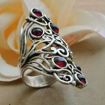 Серебряное кольцо с гранатом 01R2785GR