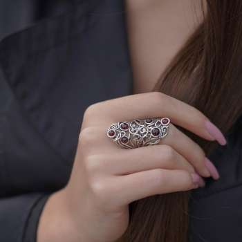 Серебряное кольцо с гранатом 01R2785GR