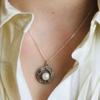 Серебряное колье с жемчугом 01N2651PL
