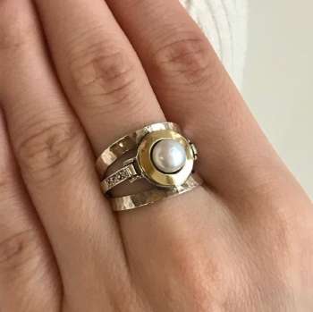 Серебряное кольцо с жемчугом, куб.цирконом и золотом MVR1233GPL