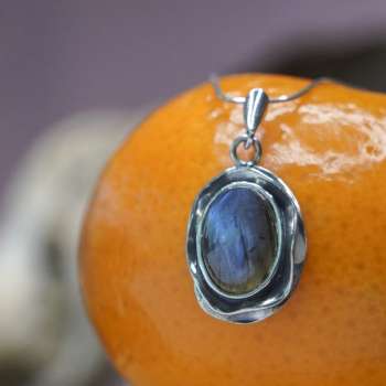 Серебряное колье с лабрадором MVN1116LB