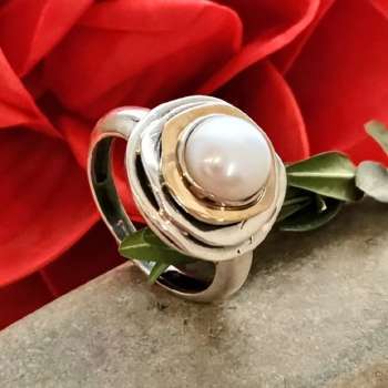 Серебряное кольцо с жемчугом и золотом MVR1103GPL