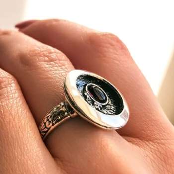 Серебряное кольцо с гранатом MVR1595GR