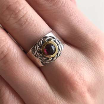 Серебряное кольцо с гранатом и золотом MVR1652GGR