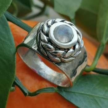 Серебряное кольцо с лунным камнем MVR1652MS